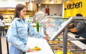 トロント　ジュニア留学　ビュッフェスタイルの食事例