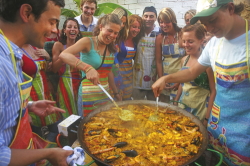 スペイン留学　ジュニアサマー・アクティビティ　パエリア作りに挑戦