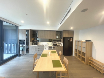 シドニー　女性専用シェアハウス 共有設備　ダイニングキッチン