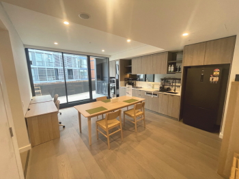 シドニー　女性専用シェアハウス 共有設備　ダイニングキッチン